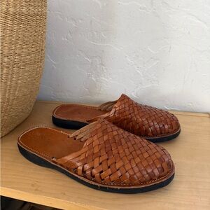 Woven leather slides 9.5